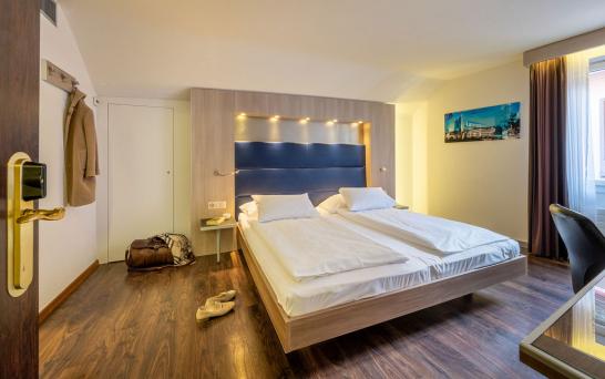 Unsere Zimmer sind perfekt für Paare und sind ausgestattet mit einem Doppelbett von 180cm. Ebenfalls sind alle klimatisiert. 